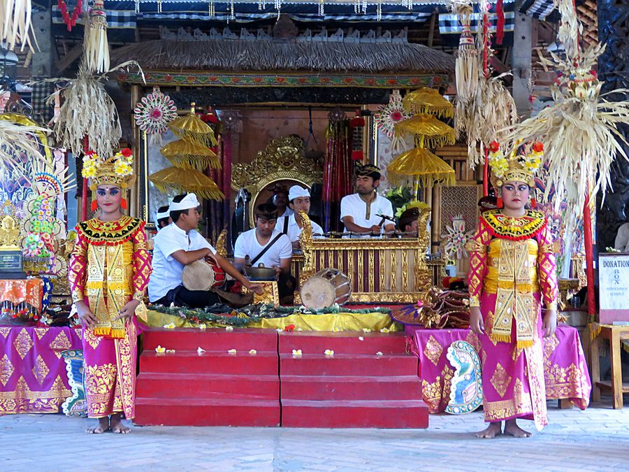 female dancers