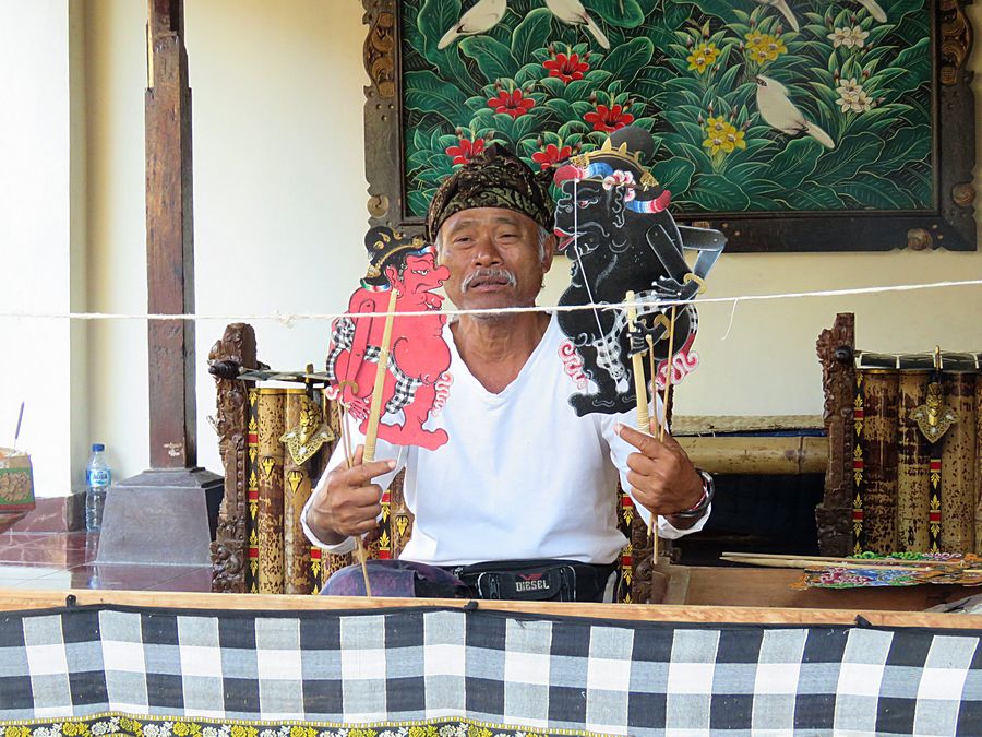 Puppet master performing