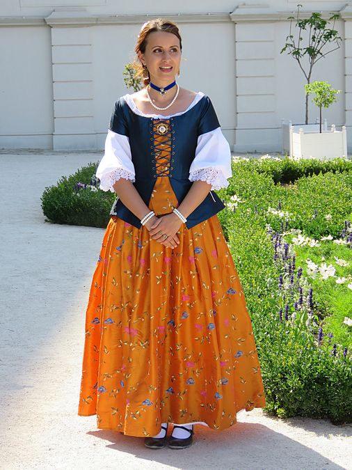 costume