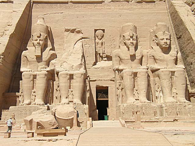 Ramses II statues